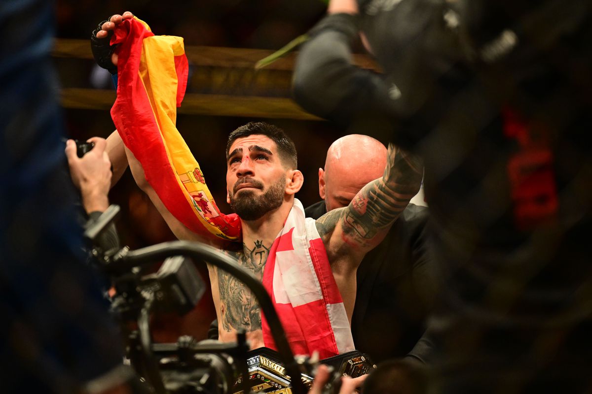 Elijah Toruria Syndir Islam Mchachev diminta untuk mengembalikan sabuk yang ringan