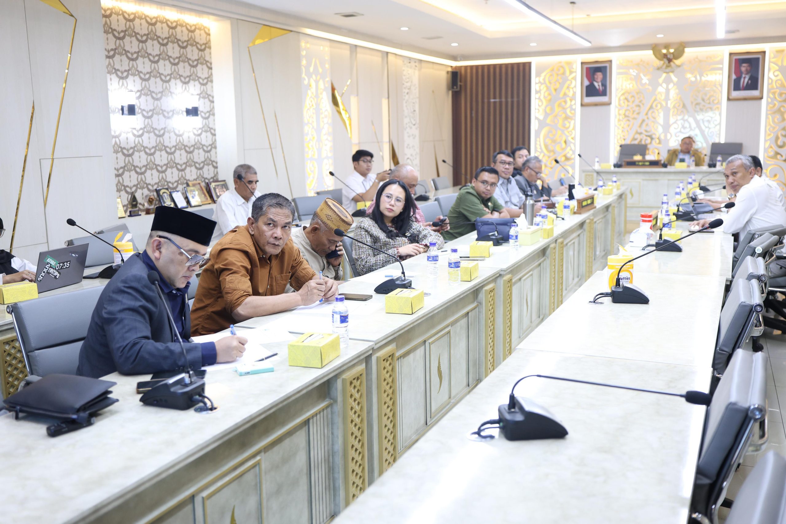 Christine Newalia Simanjantak menghadiri Racker di Java DPRD Barat, membahas program barak militer!