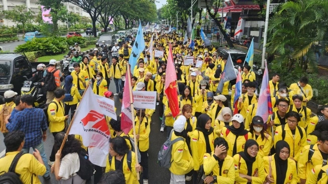 Bem UI meminta Menteri Keuangan Carbaya, menarik diri dari posisinya, untuk mempengaruhi pernyataan kontroversial!