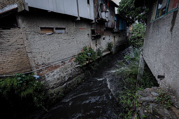 Perbaikan infrastruktur perkotaan di Bandung mengalami kemajuan secara bertahap, dengan jalan dan drainase masih menjadi fokus utama

 – TokoHematku